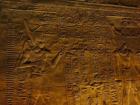 Hyroglyphen im Horustempel