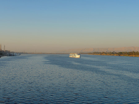 Schiffe und Boote