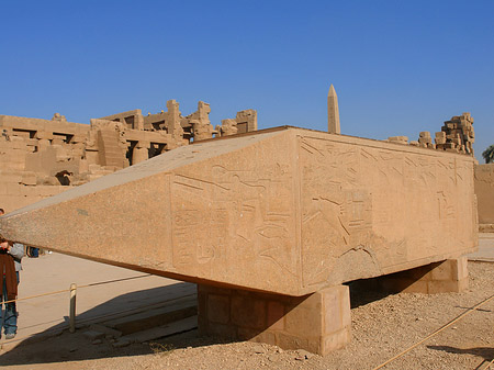Fotos Umgekippter Obelisk | 