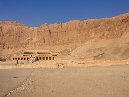 Fotos Eingang zum Tempel mit Berg | 
