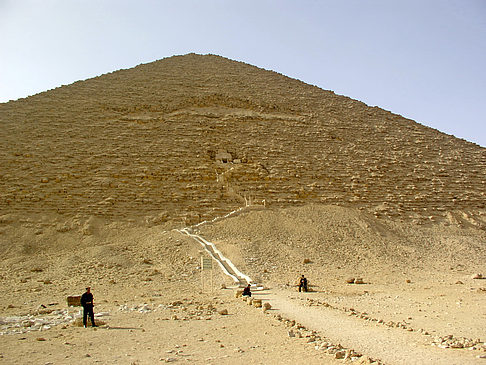 Rote Pyramide Fotos